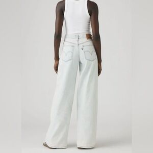Levi's Women's 94 Light Wash Baggy Wide Leg Jeans